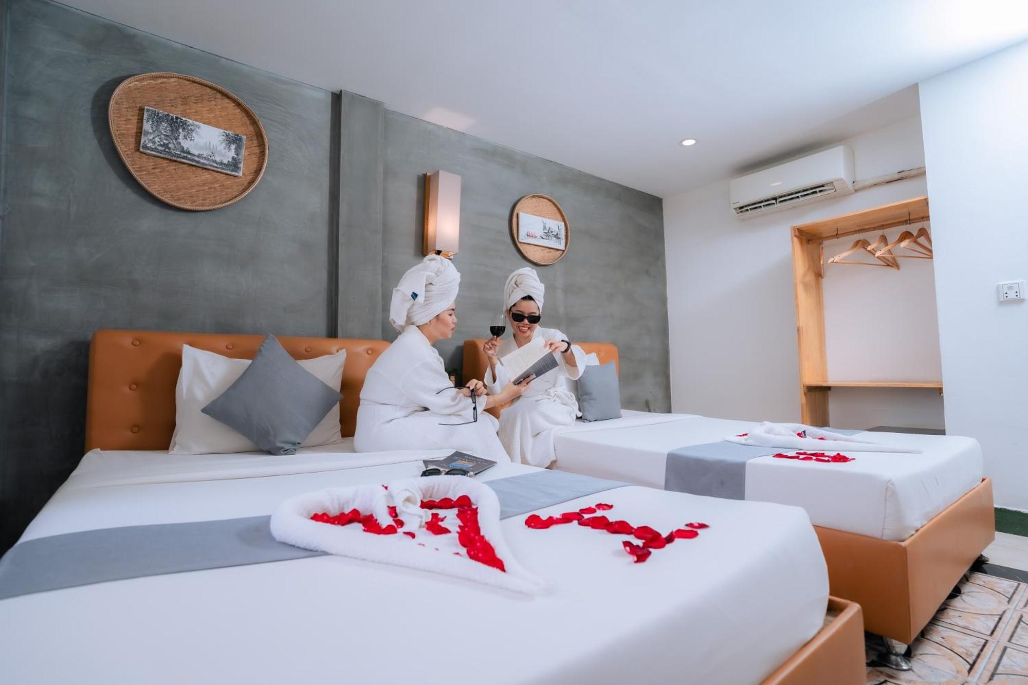 Hotel Grand Elevation